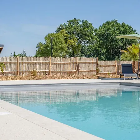 N°12, Piscine Commune, 1 *
