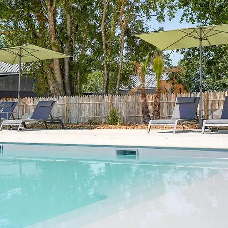 N°12, Piscine Commune, 1 * Nesmy